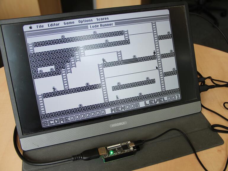 Neben unserem Mini-Retro-Mac sieht ein 15-Zoll-Bildschirm riesig aus. Dank HDMI-Ausgang hat man beim Anschluss eines Displays eine entsprechend große Auswahl.