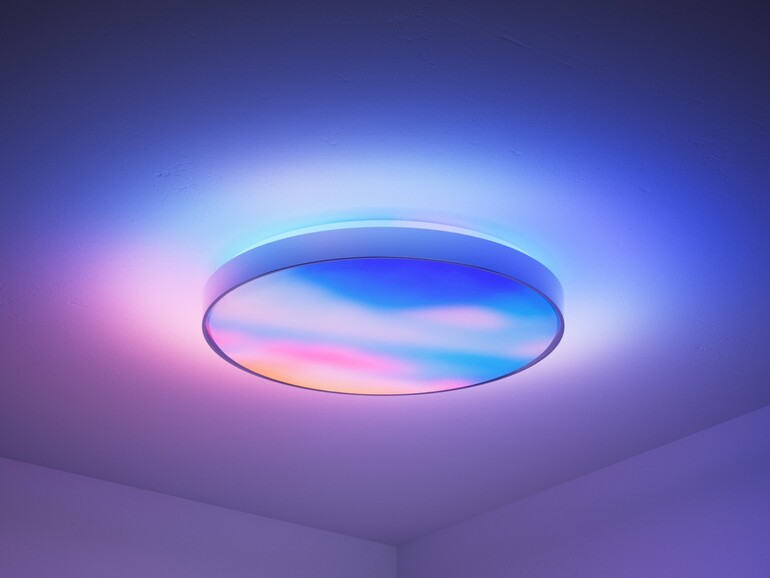 Die Ceiling Light Ultra zeigt auch im Detail, was sie besonders macht: fließende Farbverläufe, sanfte Halo-Effekte und eine für Deckenlampen ungewöhnlich verspielte Lichtinszenierung.