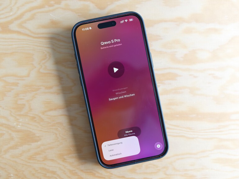 Basisbefehle laufen über die Apple Home-App; für Karten, Zonen und Feineinstellungen bleibt die Roborock-App zuständig.