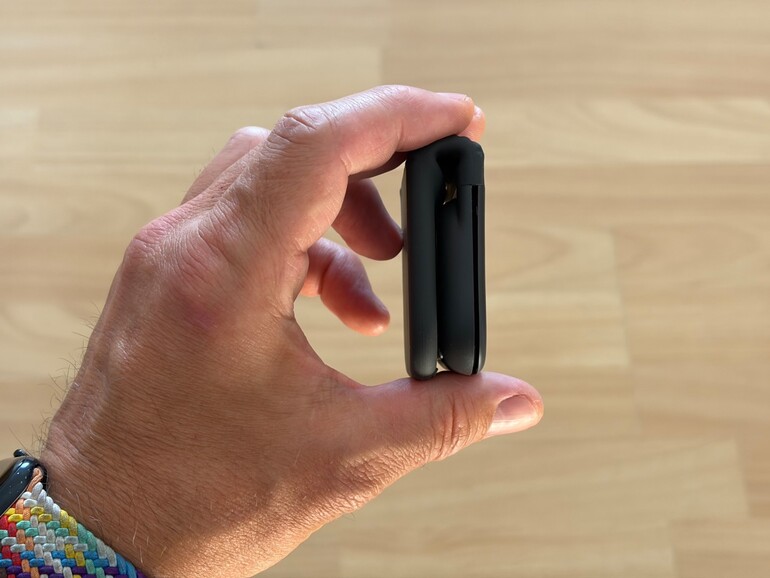 Zusammengeklappt ist die Mobi Fold kaum größer als ein Päckchen Kaugummi – das Versprechen maximaler Portabilität löst sie damit ein.