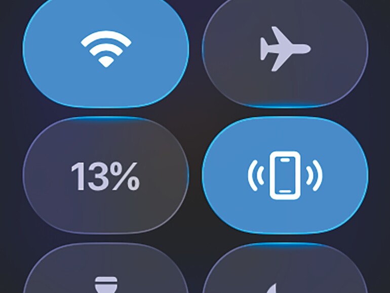 Tippen Sie im Kontrollzentrum Ihrer Apple Watch auf das iPhone-Symbol, spielt Ihr iPhone sofort einen Signalton ab.