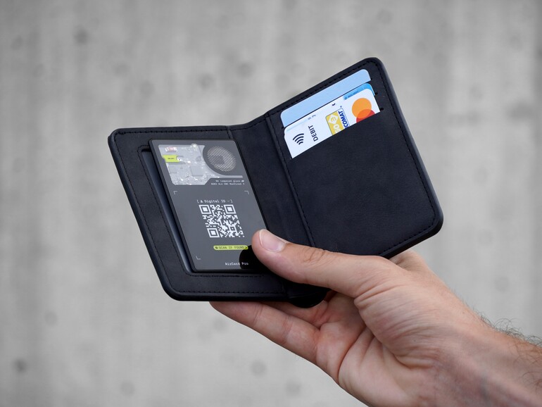 AirTag-Komfort in der Brieftasche: Die Aircard Pro verbindet sich nahtlos mit Apples „Wo ist?“-Netzwerk.
