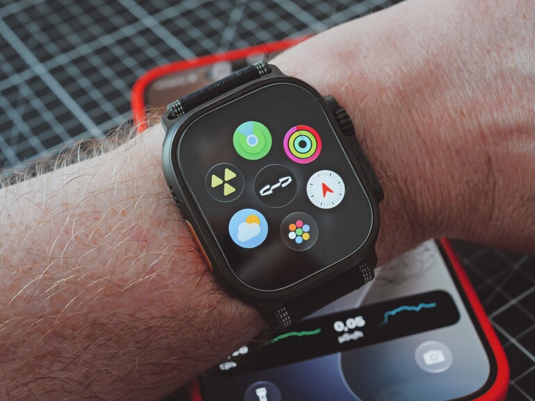 Die Radiacode-App für die Apple Watch holt die wichtigsten Daten ans Handgelenk, auf dem iPhone hat man über eine Live-Aktivität immer einen Blick auf aktuelle Werte.