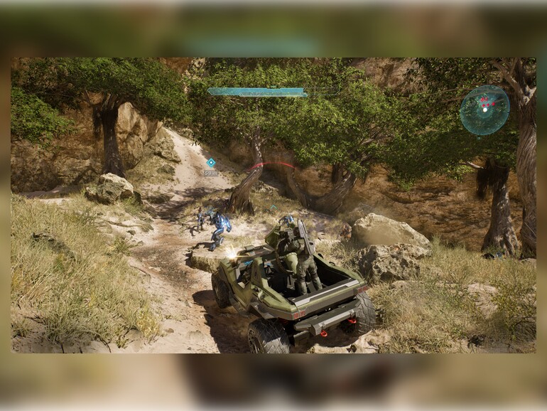 Halo spielt auf einer Ringwelt. Im Spielverlauf entpuppt sie sich als alles Leben in der Galaxis bedrohende Superwaffe.