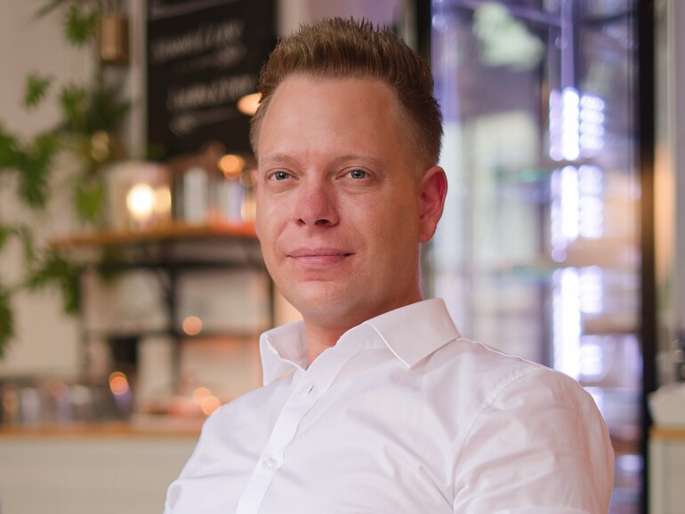 Oliver Pailer ist IT-Spezialist mit Fokus auf Automatisierung und KI und begleitet mit seiner MSP Networks GmbH verschiedenste Unternehmen – vom Mittelstand bis zum Großkonzern – bei ihrer digitalen Transformation.
