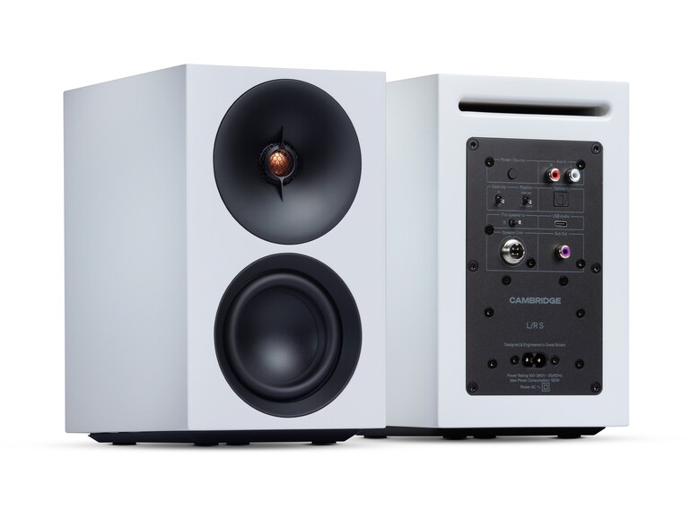 Sinnvolle Schnittstellenauswahl: Die Rückseite der aktiven Box beherbergt digitale wie analoge Ein- und Ausgänge – etwa zu einem Subwoofer.