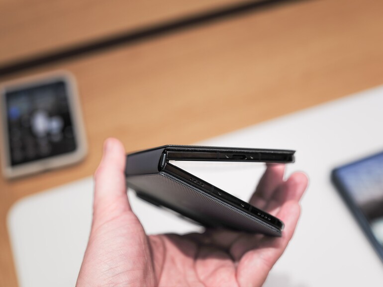 Das iPhone Duo ist das dünnste iPhone, das es je gab – wenn es aufgeklappt ist.