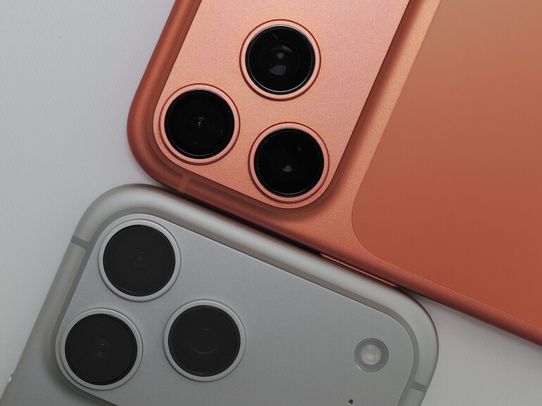 Familientreffen: Das iPhone 18 Pro Max (unten) behält das Kameraplateau des Vorgängers bei – die Unterschiede stecken im Detail.