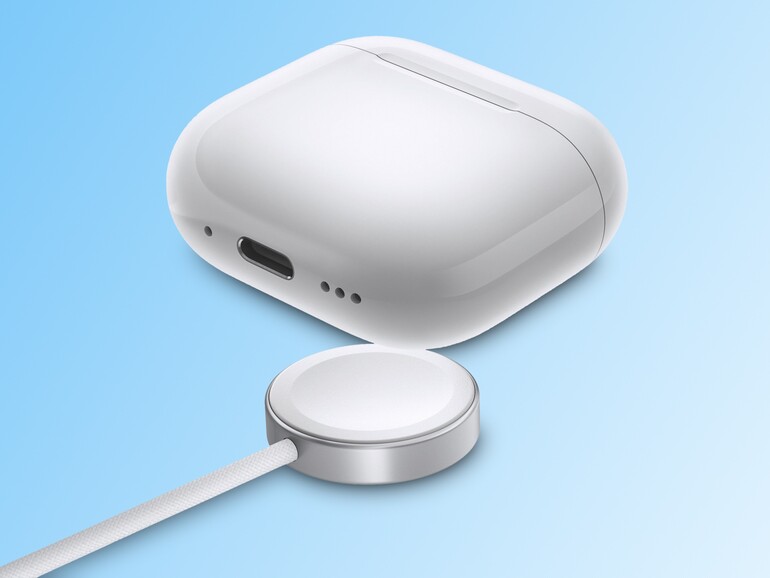 Praktisch unterwegs: Das Case der AirPods 4 mit ANC lädt auch am Apple-Watch-Ladepuck.