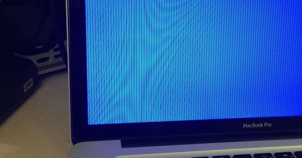 Синяя полоса на экране. Вертикальные полосы на экране макбук про. MACBOOK синий экран. Макбук полосы на экране горизонтальные. Горизонтальные полосы на мониторе макбука.