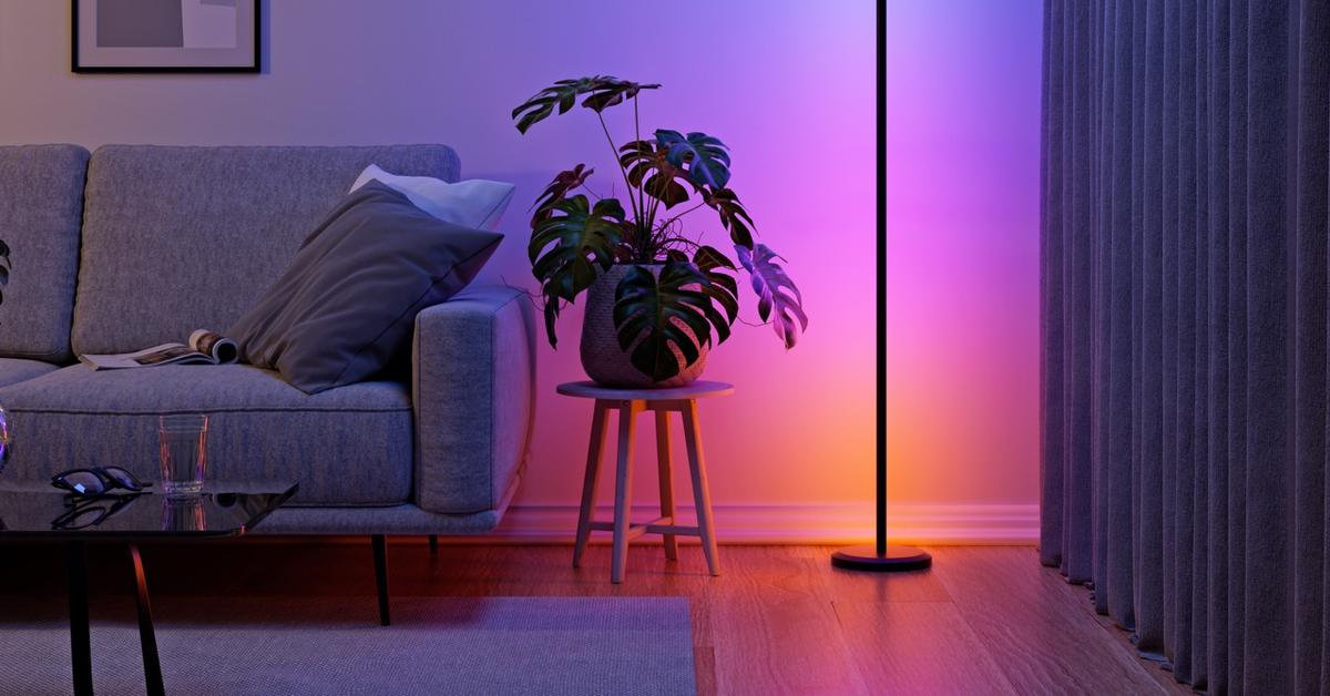 Nanoleaf-Smarte-Stehlampe-im-Kurzcheck-dezente-indirekte-Beleuchtung