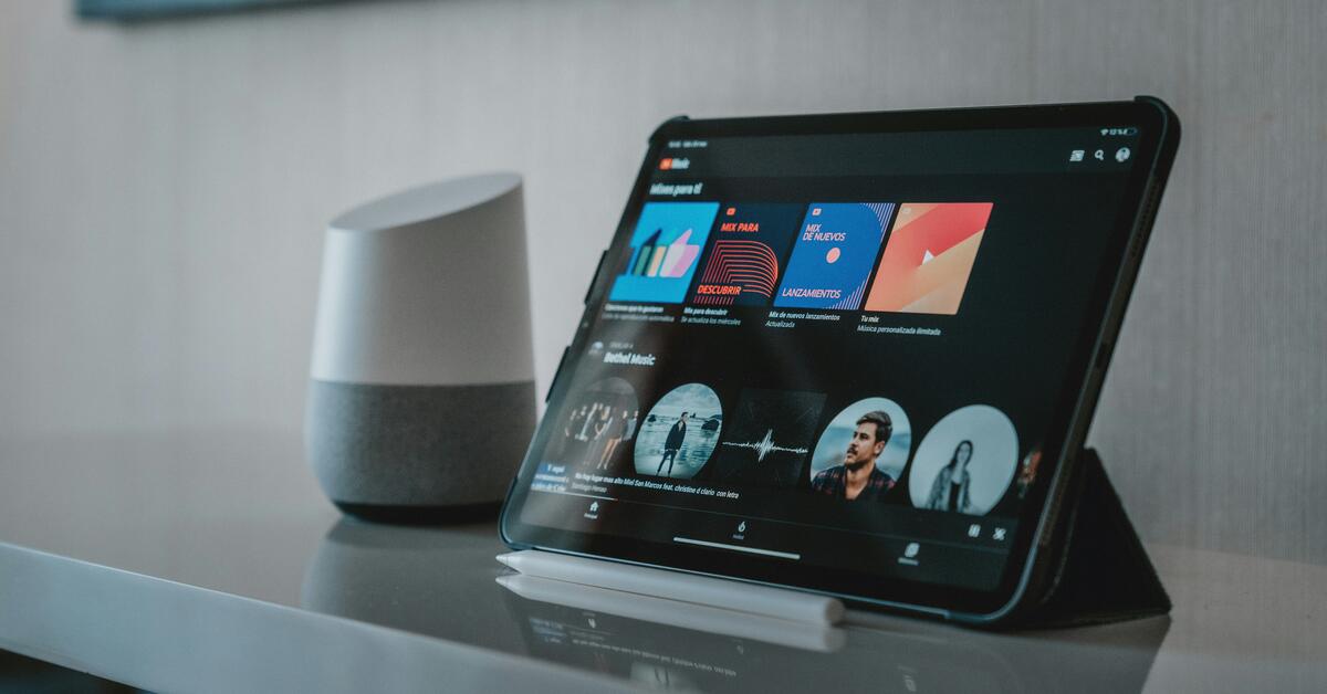 YouTube-Music-sperrt-Song-Texte-hinter-Paywall-kostenlose-Nutzende-schauen-in-die-R-hre