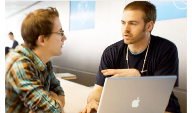 Die bisherige Genius Bar stellt die Theke zwischen Mitarbeiter und Kunden.