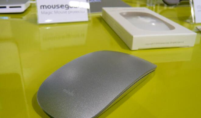 &amp;lt;b&amp;gt;Moshi Mouseguard:&amp;lt;/b&amp;gt; Maus-Auflage in aufwendiger Fertigung, welche die Handhabung der Magic Mouse angenehmer macht