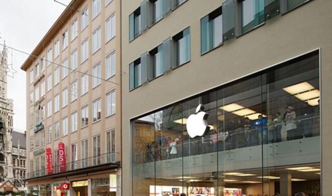 Der Apple Store in München soll bereits bei städtischen Kontrollen aufgrund schlechter Arbeitsbedingungen aufgefallen sein.