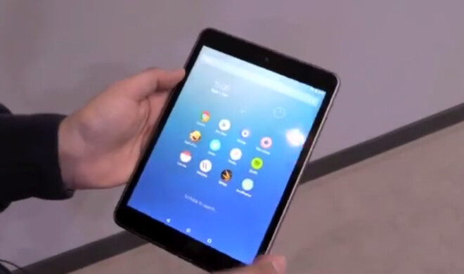 Das 7,9-Zoll-LCD-Display besitzt ein Seitenverhältnis von 4:3 und löst mit 2.048 x 1.536 Pixeln auf