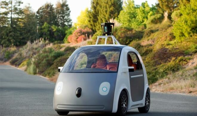 Das Google Car ist in etwa so groß wie ein Smart – und deshalb auch entsprechend leicht