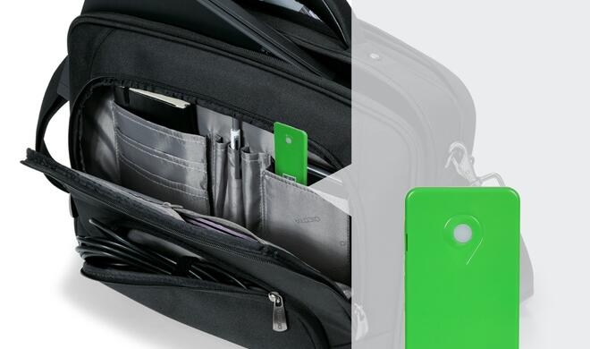 Tracer in der Tasche und vergrößert rechts daneben