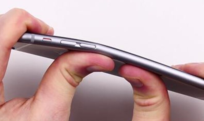 Das iPhone 6 Plus kann auch mit bloßen Händen verbogen werden.
