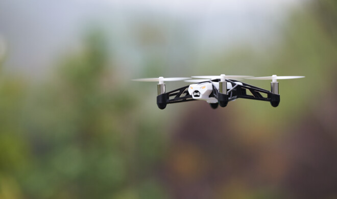 Die Schutzräder sorgen dafür, dass auch Bruchpiloten mit der Rolling Spider Spaß haben können