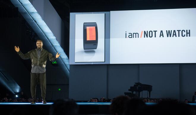 Will.i.am stellte sein Wearable Puls auf der Dreamforce von Salesforce.com vor.
