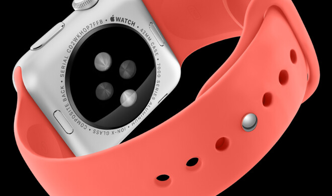 Apple Watch Sport kommt im eloxierten Aluminiumgehäuse in Silver oder Space Gray mit gehärtetem Ion-X Glas und einem farbigen Armband aus Fluorelastomer