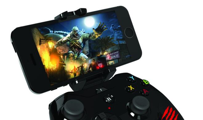 C.T.R.L.i: Mit dem C.T.R.L.i und der großen Vielzahl an iOS-Spielen im App Store werden das iPhone und das iPad zu professionellen Videospielkonsolen.