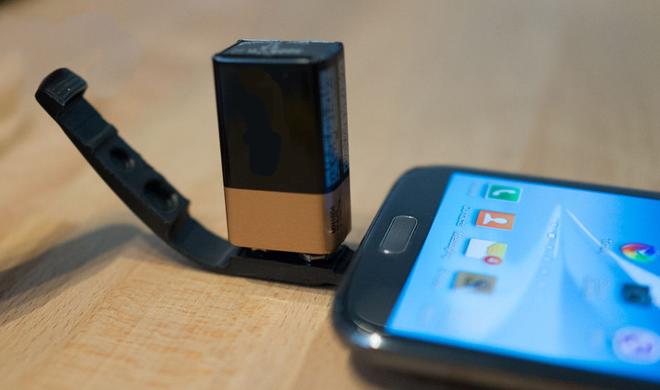 Ein 9-Volt-Block liefert Strom für 5 Stunden