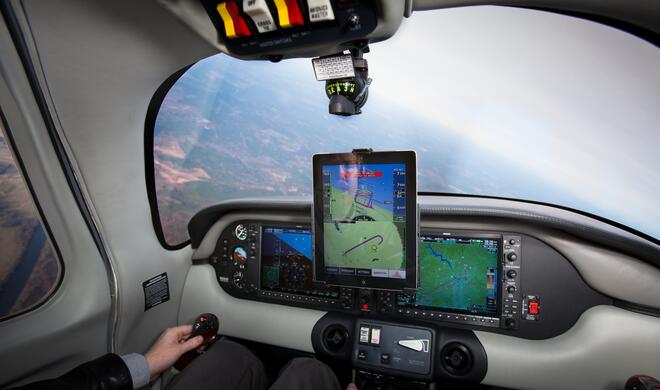 Xavion auf dem iPad im Kleinflugzeug