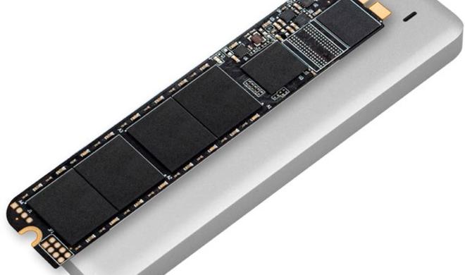 Der Lieferumfang des JetDrive ist üppig: Neben der neuen SSD sind ein externes USB-Gehäuse für die „alte“ SSD und zwei passende Schraubendreher für den Einbau mit an Bord.