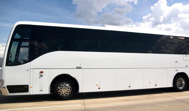 Die Shuttle-Busse der Unternehmen besitzen in den Wohnorten oft offizielle Haltestellen. Dies führte in der Vergangenheit zu einigen Protesten bei den Anwohnern