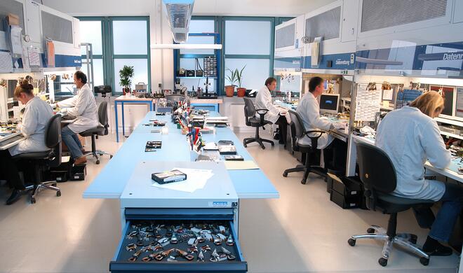 Im Datenrettungszentrum von Kroll Ontrack retten Experten nicht nur Daten, sondern gegebenenfalls sogar Existenzen und wichtige Erinnerungen.