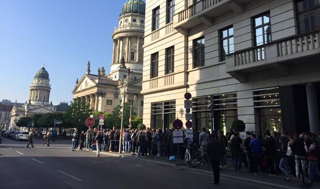 Der einzige Ort in Deutschland, an dem die Apple Watch derzeit direkt im Laden gekauft werden kann, ist die Luxusboutique Corner in Berlin am Gendarmenmarkt