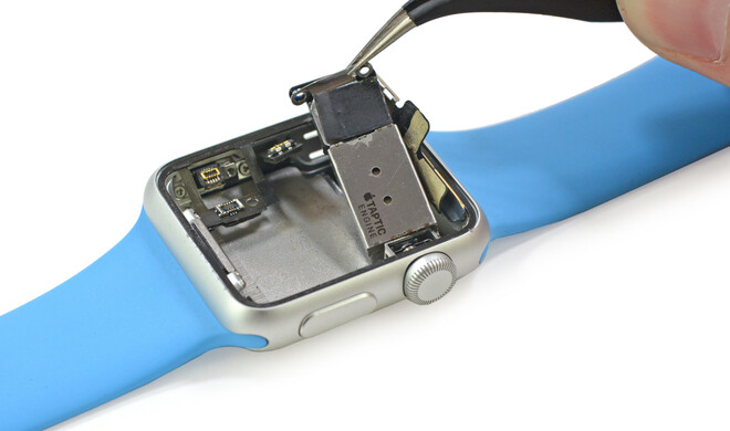 Selbstverständlich hat iFixit seine Apple Watch Sport nicht genutzt, sondern zerlegt