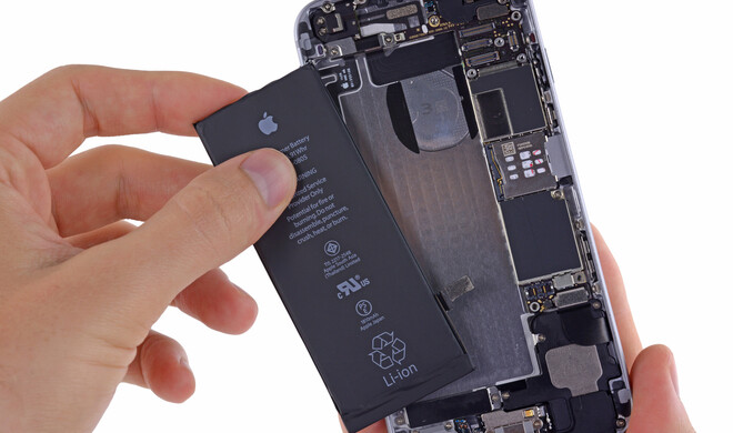 Die ständige Bluetooth-Verbindung, über die die Apple Watch sich mit dem Internet verbindet, zieht natürlich Strom.