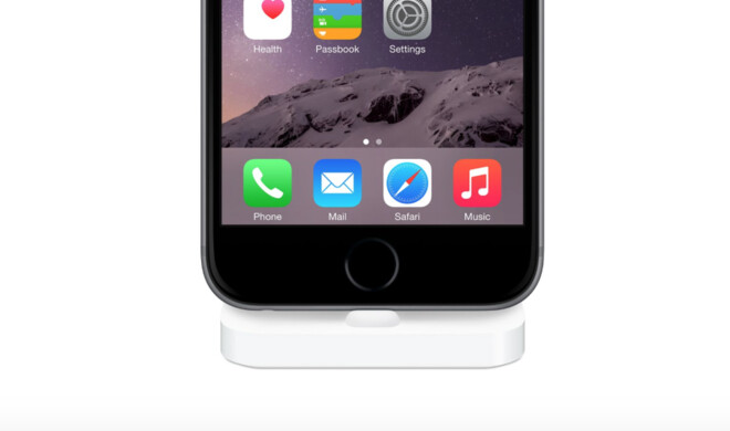 Das Lightning Dock lässt das iPhone minimalistisch wie eh und je erscheinen