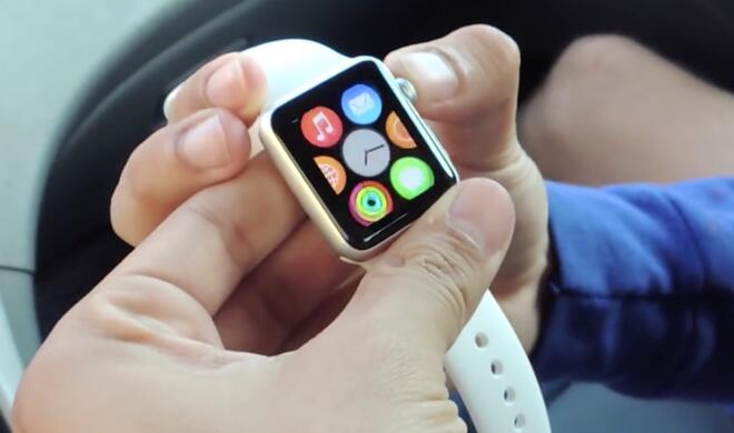 Apple Watch lässt sich ohne PIN-Eingabe von Anwender zu Anwender weitergeben.