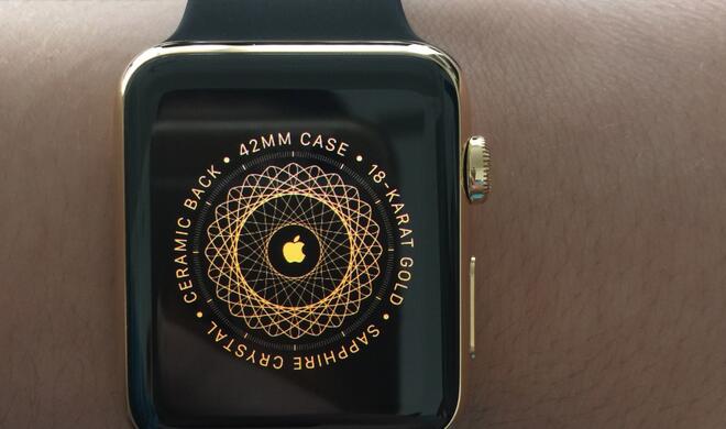 Die goldene Apple Watch  nach der Einrichtung.