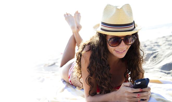 Mit der App „Passbook“ verwalten Sie Ihre Tickets wie zum Beispiel Bordkarten digital auf dem iPhone.