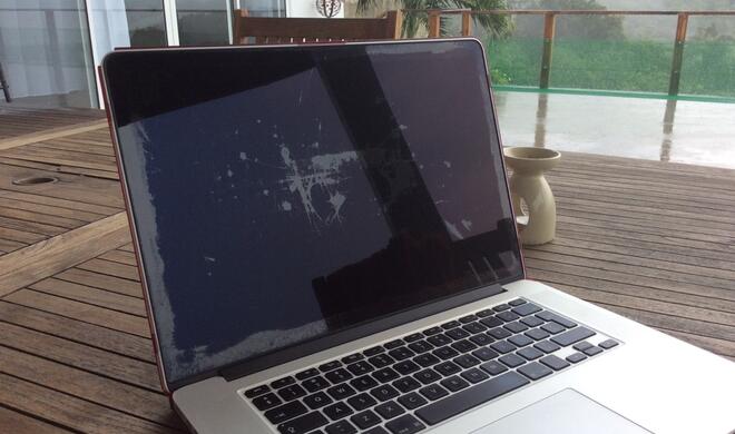 MacBook Pro mit Retina-Display mit defekter Anti-Reflexionsbeschichtung.