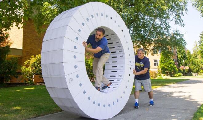 Hamsterrad aus iMac-Kartons: Ein gegebenenfalls echt teurer Spaß 