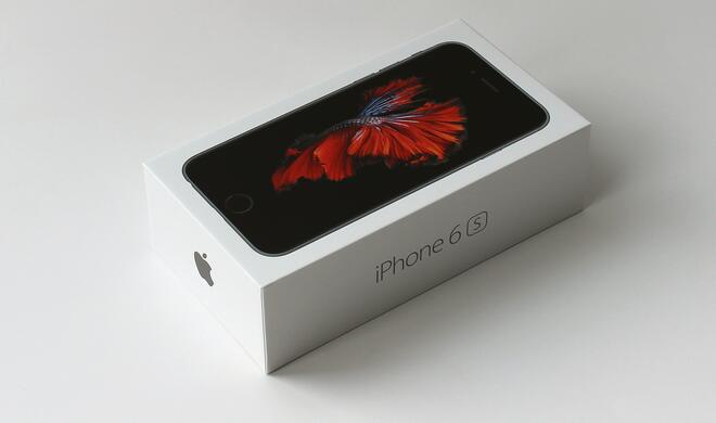Das Bild auf der iPhone-6s-Packung zeigt bereits eines der neuen Live-Hintergrundbilder.