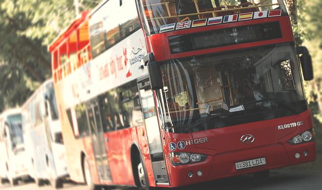 11 Chuck Norris bekommt auf Reisen immer ein Upgrade. Sogar im Bus.