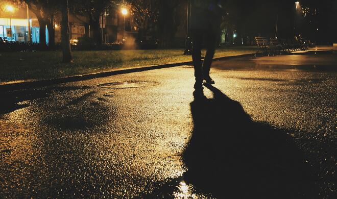 28 Chuck Norris hat keinen Schatten. Die Wand will nur so aussehen wie Chuck Norris.