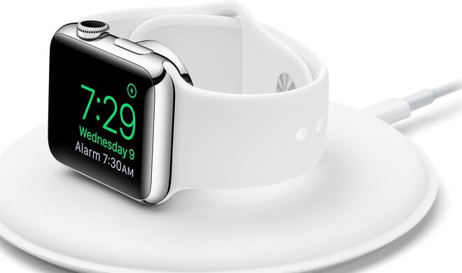 Apple liefert mit dem magnetischen Ladedock das erste Zubehör für die Apple Watch aus.