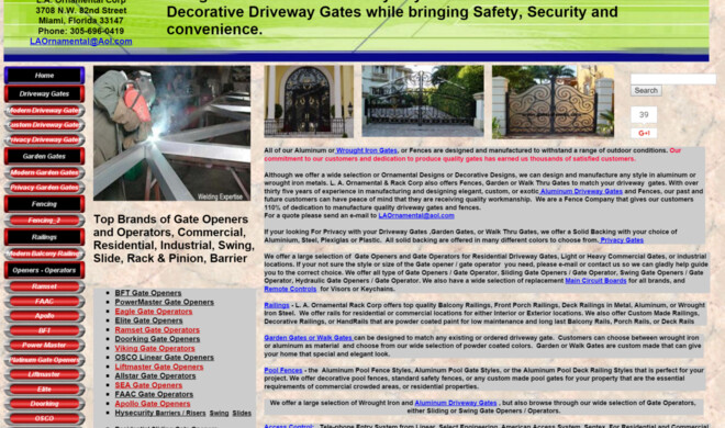 Gates N Fences ist die Webseite eines Unternehmens aus Florida, dass sich um Zäune, Tore und deren Verschönerungen kümmert. Das Unternehmen sollte aber auch einmal seine Webseite überarbeiten: Die Seite besteht aus einigen wenigen kleinen Bildern, kleinem Text auf grauem Grund und einem Menü an der linken Seite, das bereits seit 15 Jahren veraltet ist.