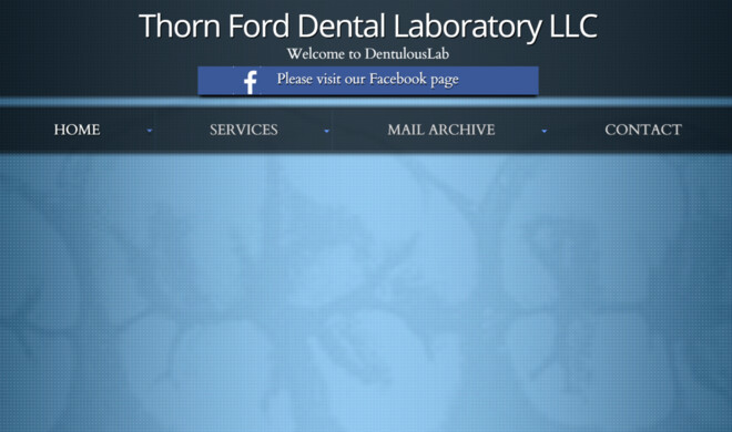 Die Webseite des Thorn Ford Dental Laboratory LLC als Wesbeite zu bezeichnen ist vielleicht etwas zu viel gesagt. Eigentlich handelt es sich bei der Seite nur um einen Link zur Facebook-Seite und ein mageres Menü. Ansonsten ist die Webseite einfach leer. Erst in den Untermenüs finden sich viele unübersichtlich organisierte Informationen.
