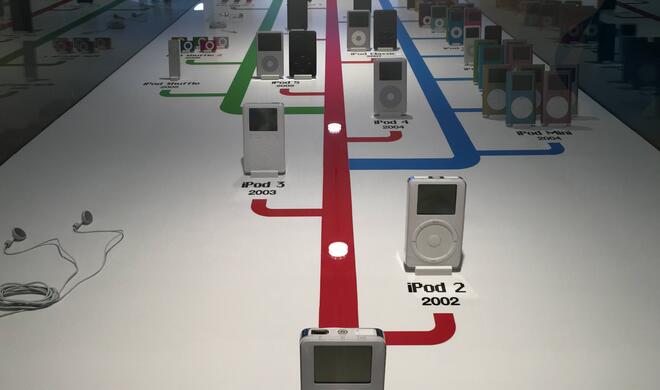 Im Museum gibt es neben der kompletten iPod-Familie ...