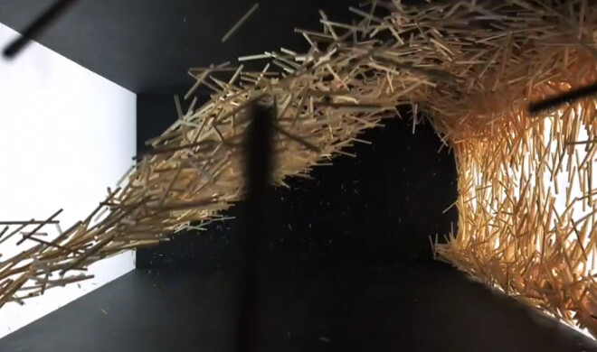 Drehende Kiste mit montiertem iPhone