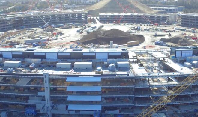 Externe Glasmontage am Campus 2